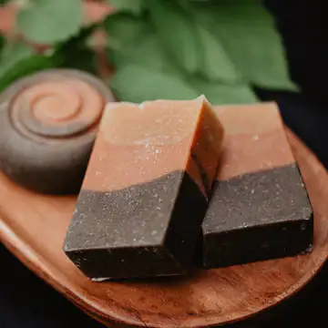 handgesiedete Alpaka-Brennnessel Haarseife