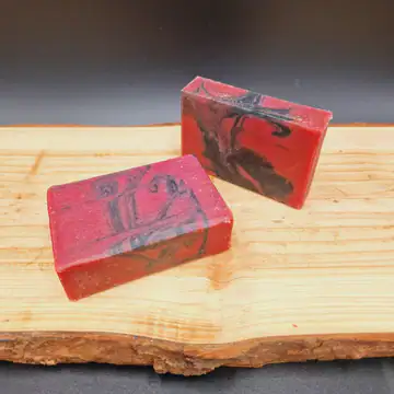 handgesiedete Alpaka-Brombeer Dusch- und Haarseife